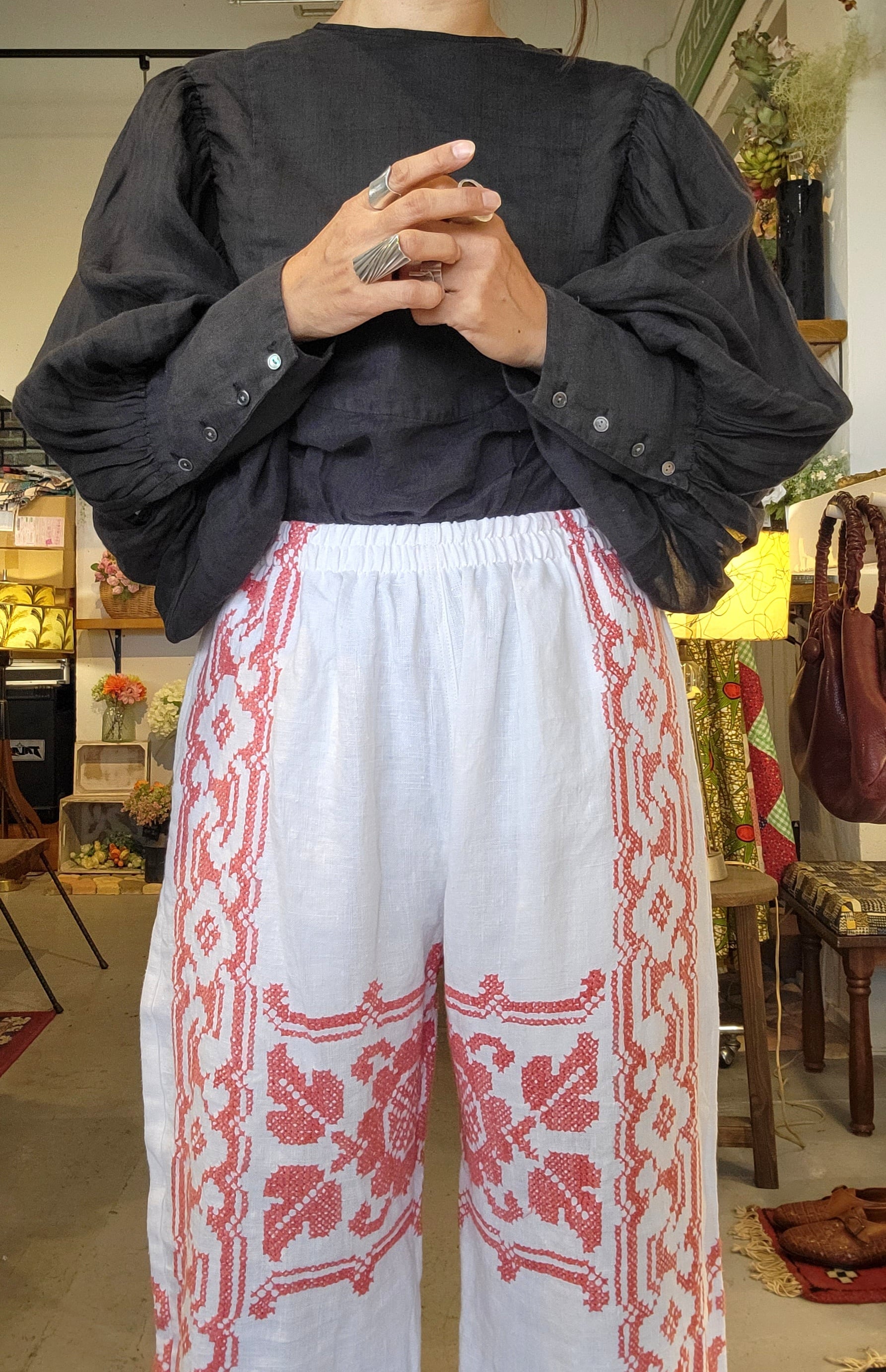 世界に1本だけ！〈Clothes〉ユーロアトリエパンツ+日本古布 +リメイク M様ご予約品 REPT047 刺繍リネンクロスリメイクパンツ | alocasia vintage