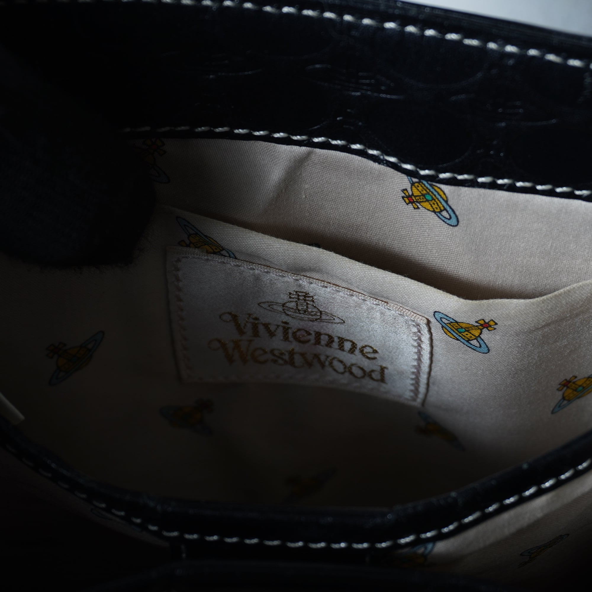 Vivienne Westwood】ヴィヴィアンウエストウッド ”オーブロゴ総柄