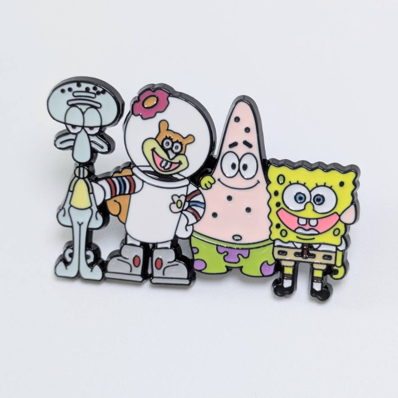 送料無料! ★ピンズ PINS★ピンバッジ 【 SpongeBob SquarePants( スポンジボブ )】4人集合/スポンジボブ/パトリック/イカルド/サンディチークス〚アメリカン雑貨 アメトイ〛