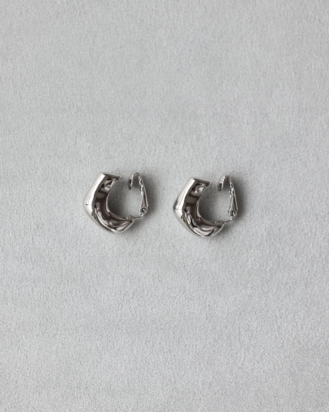 Bumpy earring / Silver