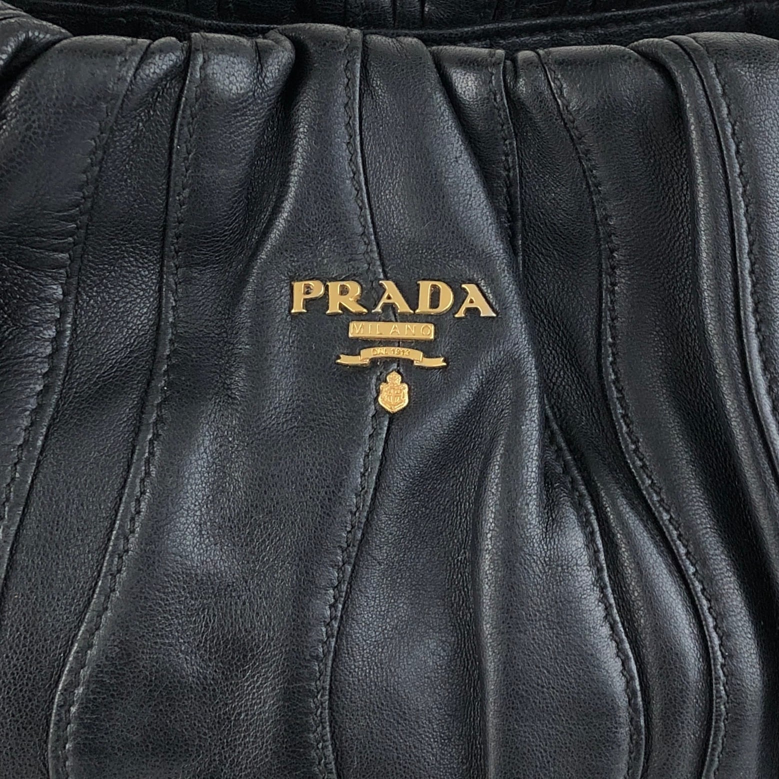 PRADA プラダ ショルダーバッグ ブラック トライアングルロゴ レザー