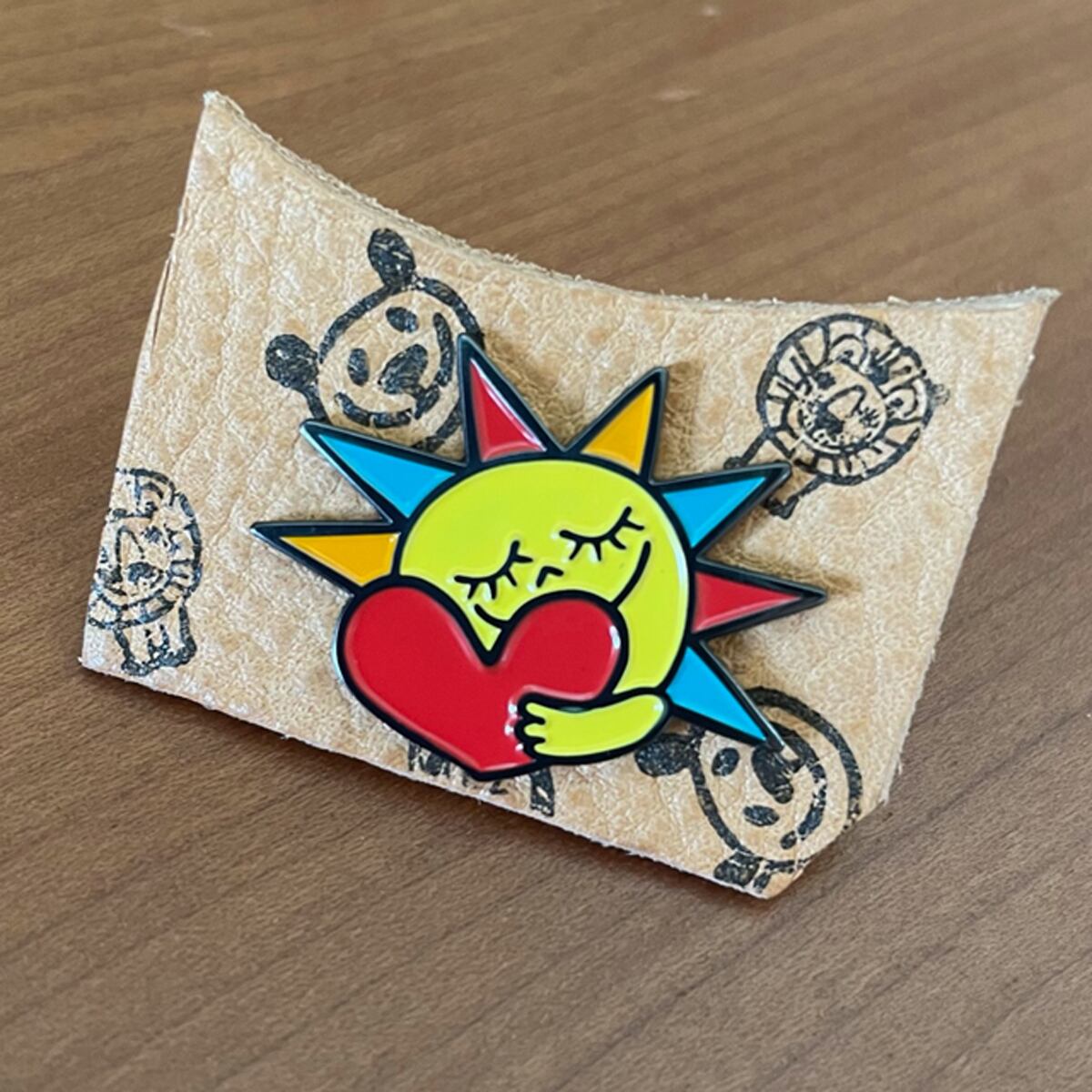 太陽ピンバッチ | KAO KAO PANDA STUDIO NET SHOP