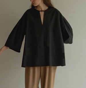 loose v-neck shirt【2025061501】