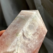 ピンクアメジスト、フラワーアゲート共生タワー*天然石ポイント*インテリア*T23