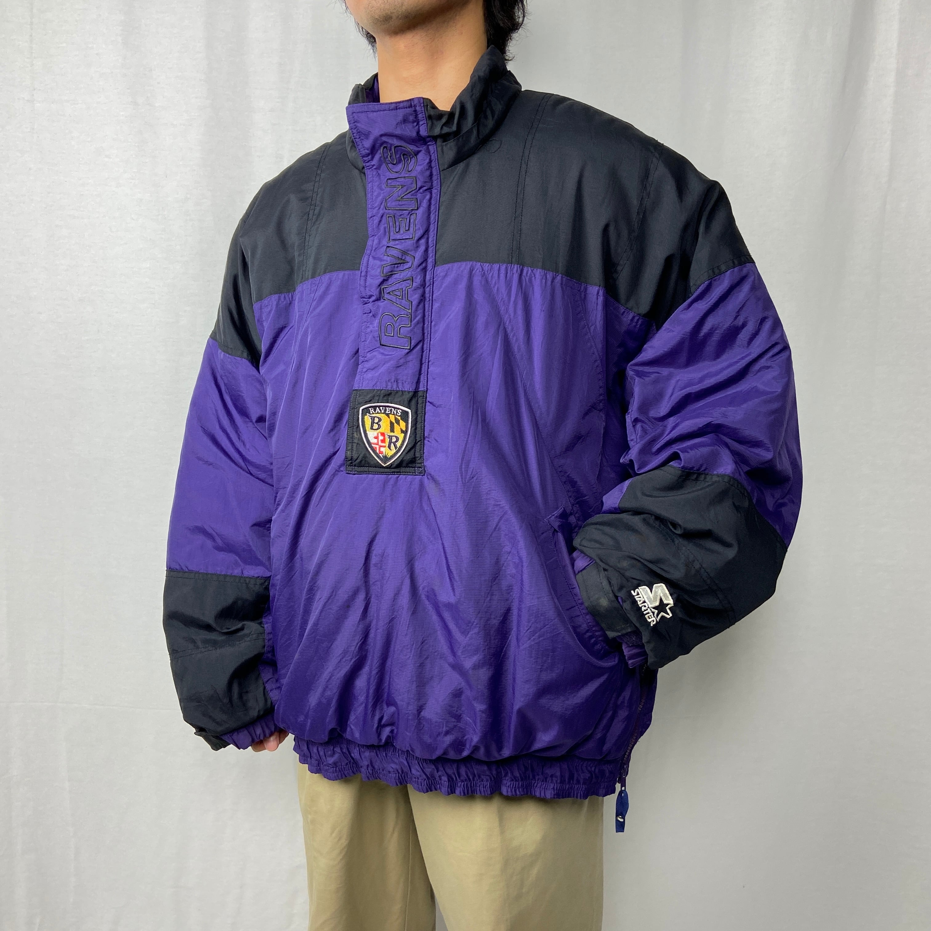 90年代 STARTER スターター プルオーバー ナイロンジャケット NFL ボルチモア・レイヴンズ メンズXL 古着 Baltimore  Ravens 90s ヴィンテージ VINTAGE 中綿入り ハーフジップ アノラック ブラック 黒 パープル 紫 【ナイロンジャケット】/パープル  | ...