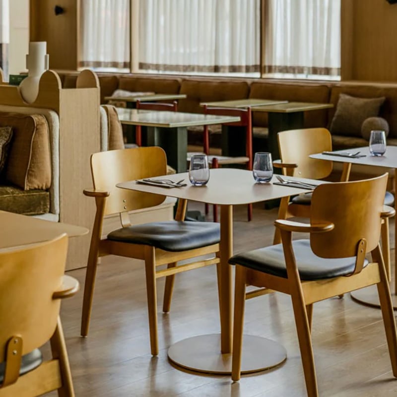 ドムス チェア ナチュラル オーク 座面 ブラック レザー［ アルテック