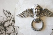 1900s フランス  ルーベンス 聖アンデレの殉教的プットーと大きなハンドルc ツマミ アンティーク