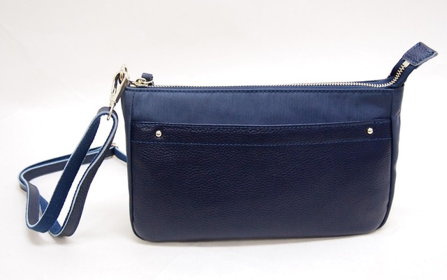 牛革×撥水ナイロン上品な軽量斜め掛けバッグ 上品なスクエアフォルム ドリームコンビ