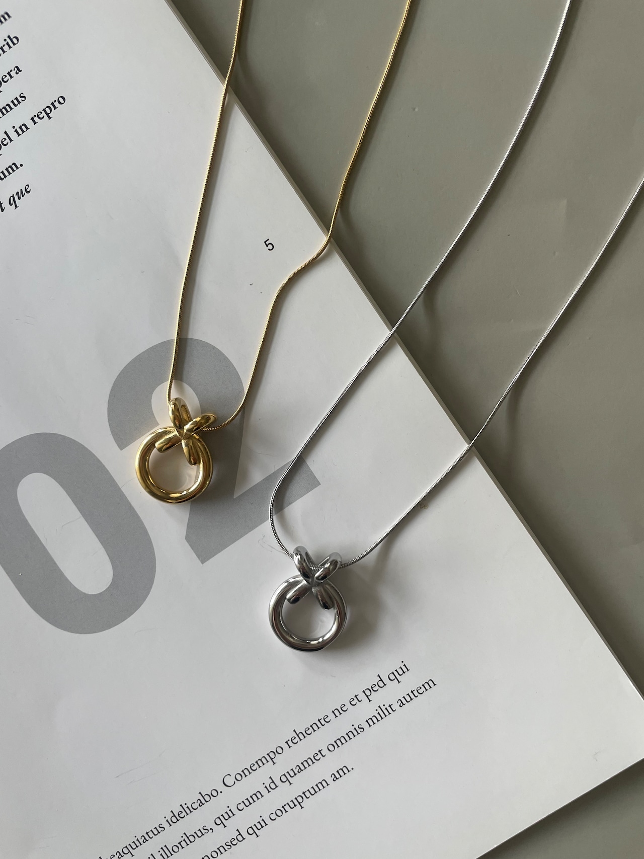 クロスオーバーネックレス