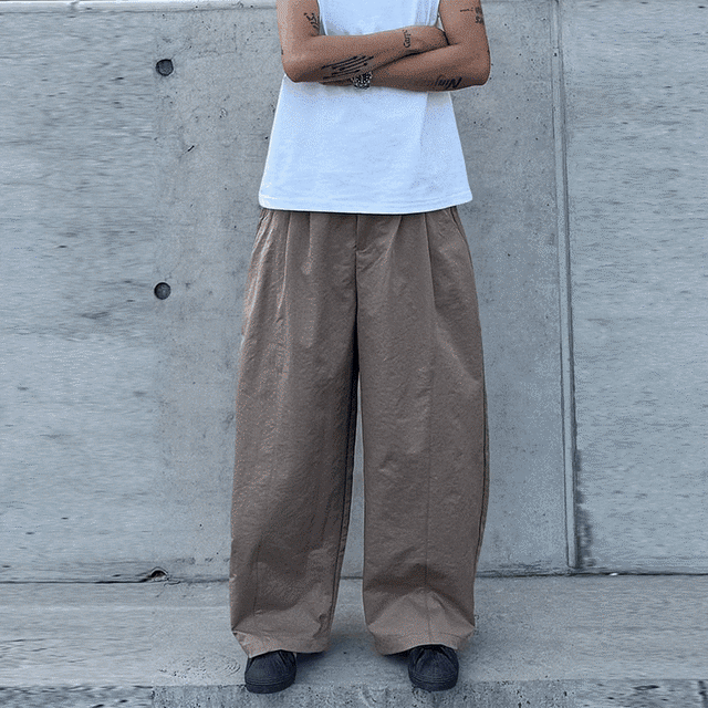 RCMAN全3色タック入りシルエットワイドパンツ