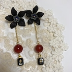 ヴィンテージフラワー&クロスのユラユラピアス