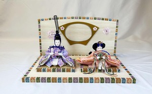 K-19-A 桐 木材 平台・衝立 写真入れ付き 桜刺繍 A 豆親王C 親王飾りセット 親王飾り　雛人形　ひな人形　初節句　ひな祭り　桃の節句　小さなお雛様　コンパクト　お雛様　海外へのお土産　お祝い　誕生祝い　プレゼント　日本伝統　日本文化　日本土産　伝統工芸