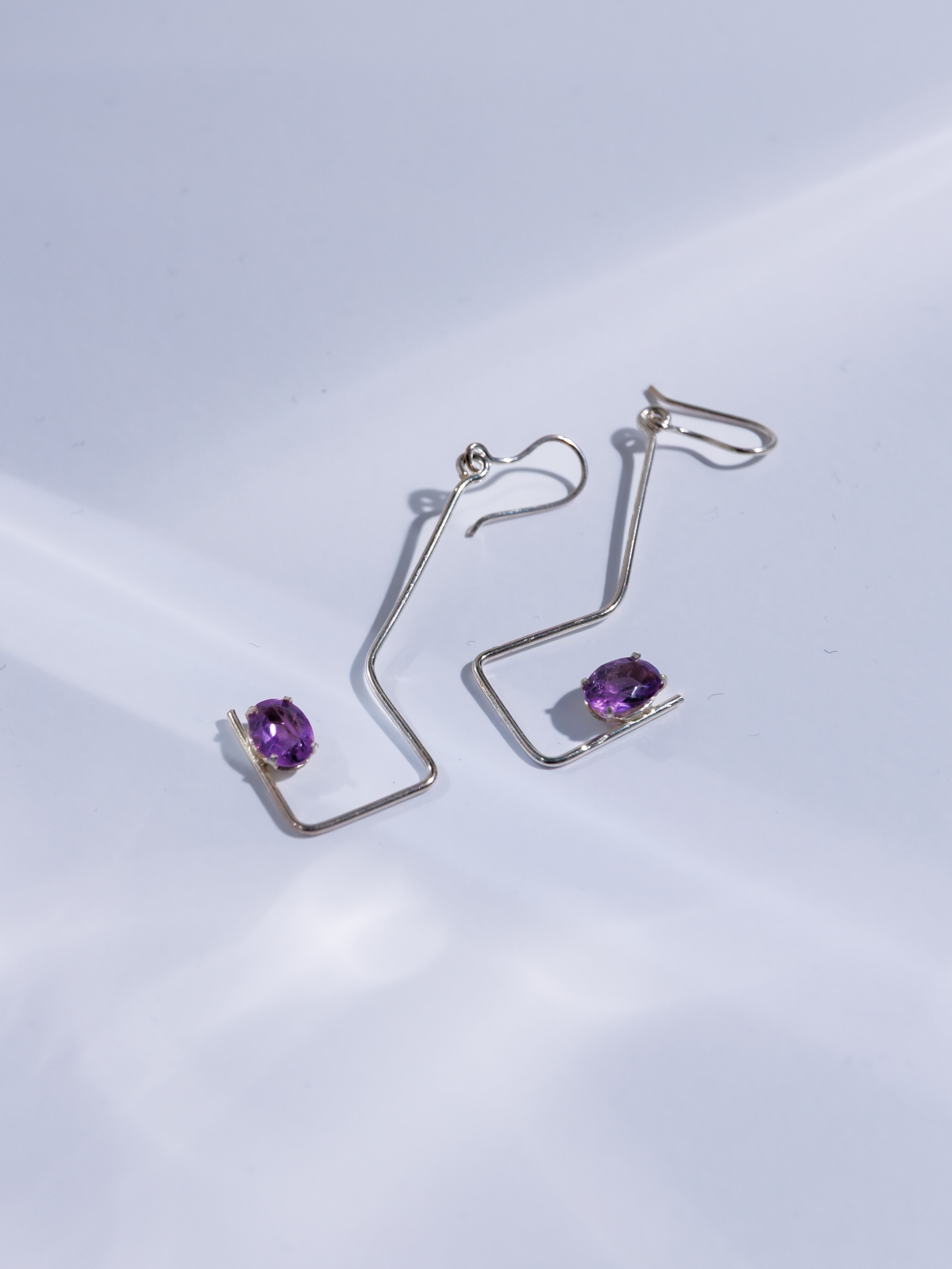 Vintage sterling amethyst wire earring