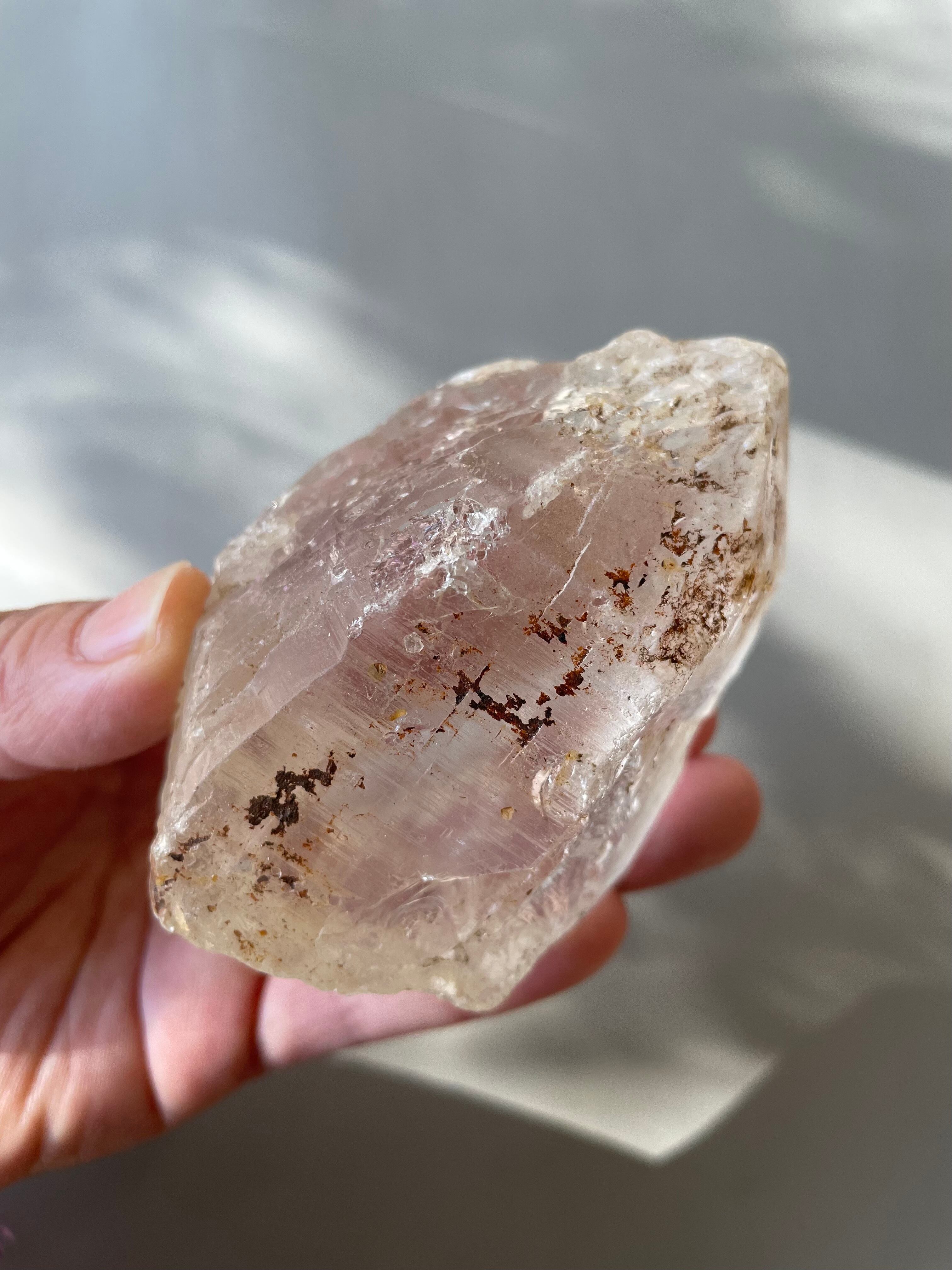 パキスタン　ギルギッド　スカルドゥ　パルディスタンス州産　レインボーアイスクォーツ