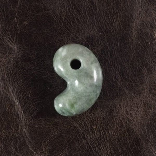 糸魚川翡翠 圧砕翡翠 ちび勾玉 7.4g Crushed Jadeite mini-Magatama