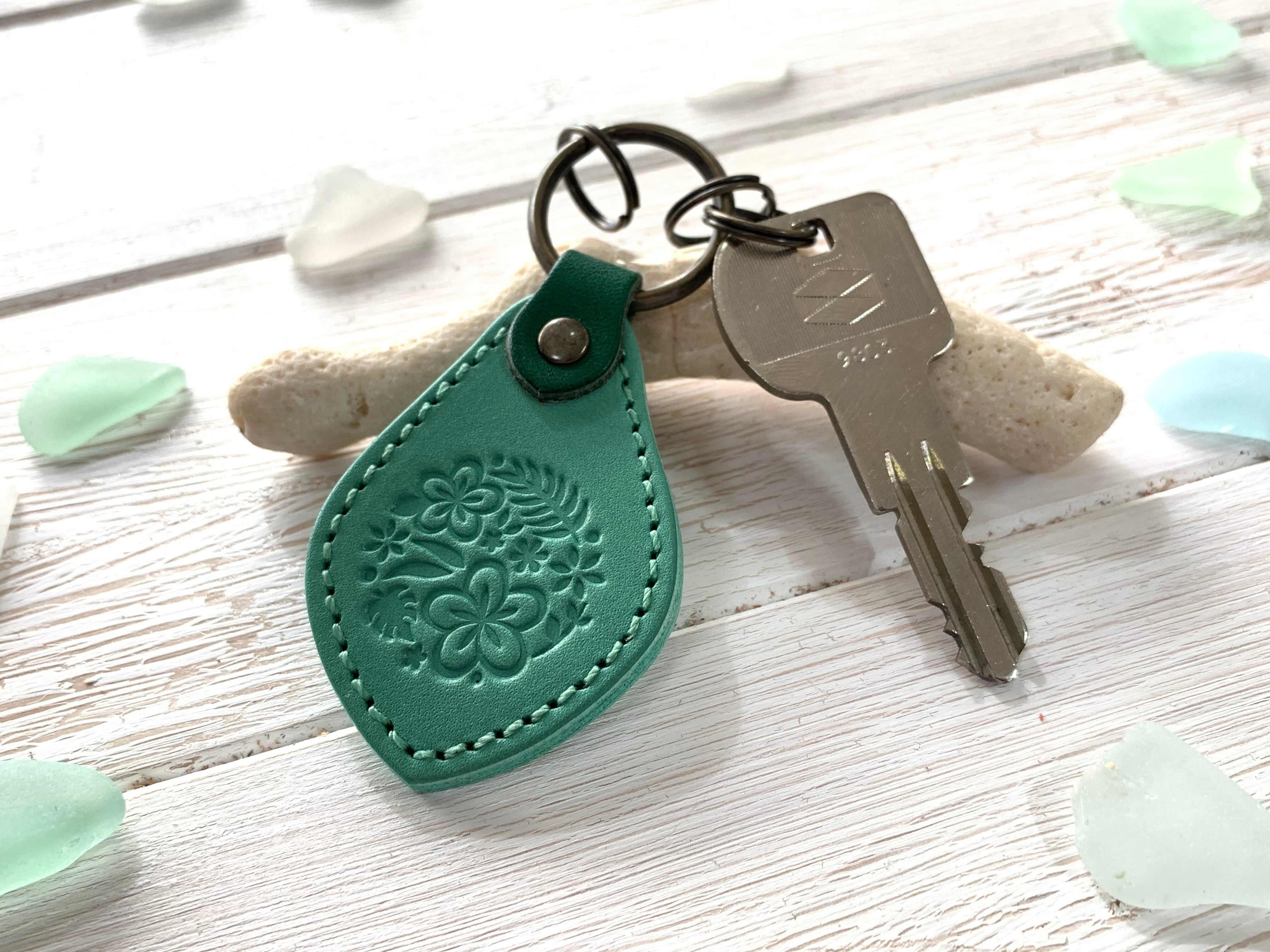 ネーム入れ無料」しずく型 レザーキーホルダー | HANAHANA工房