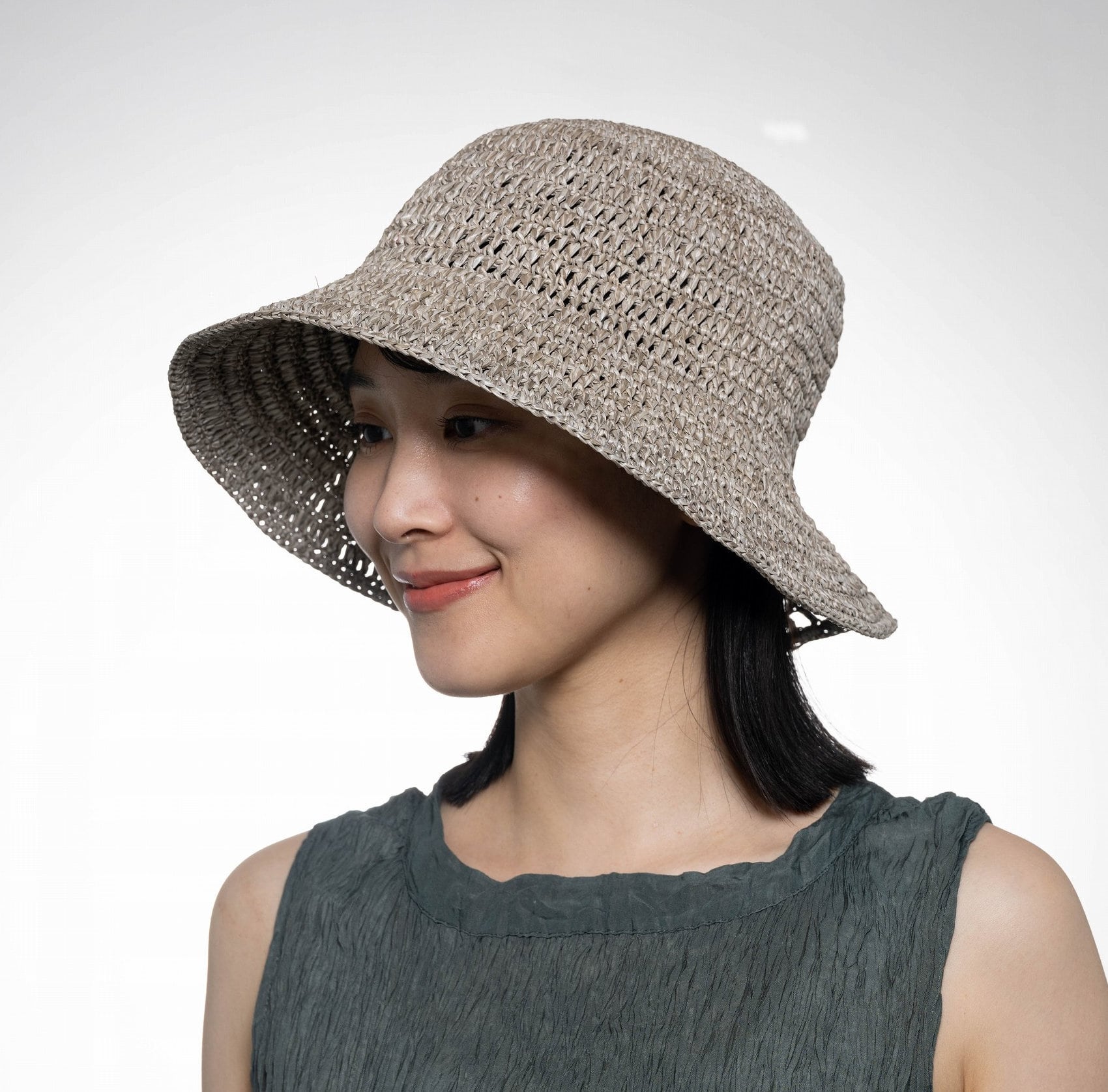 【2026春夏】サイズアジャスタブル手編みベルト クロッシェ|ブラック/グレイ/ブラウン Hand-Crocheted Cloche Hat with Adjustable Belt