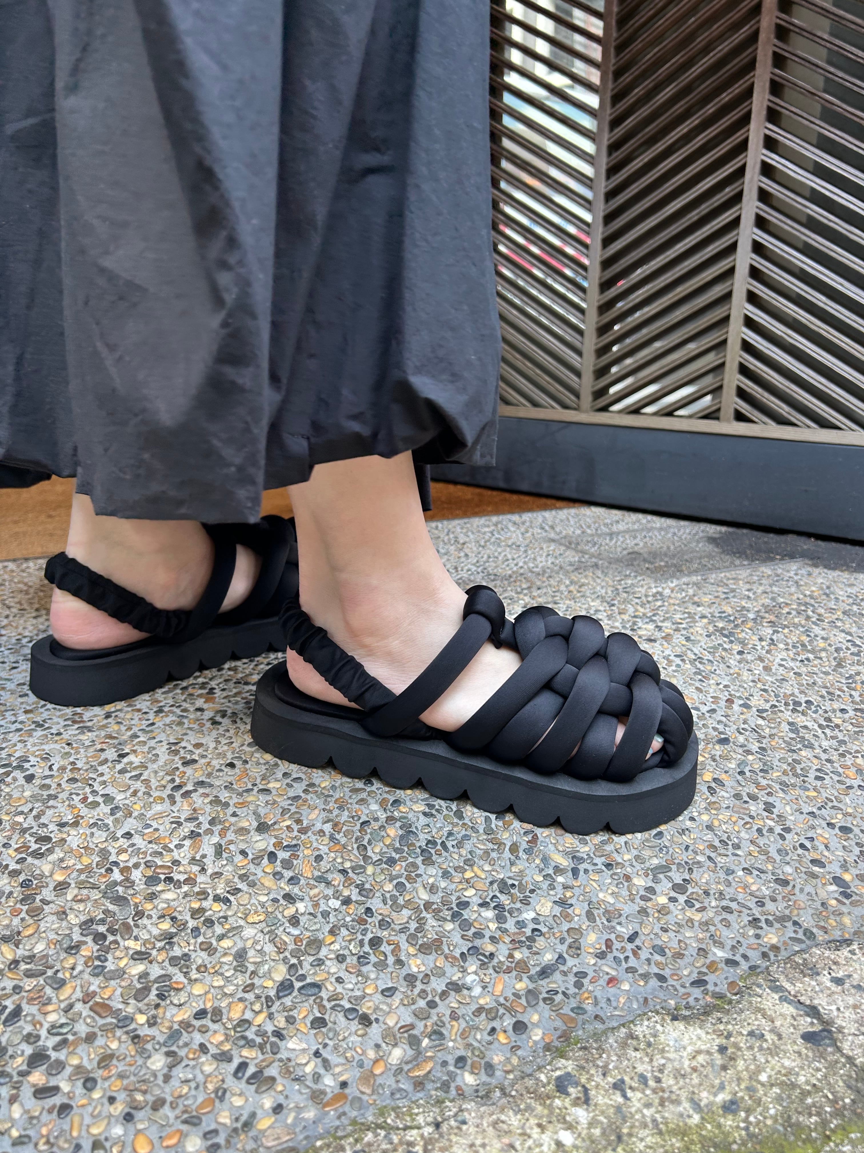 enfold/paddet sandal(黒)
