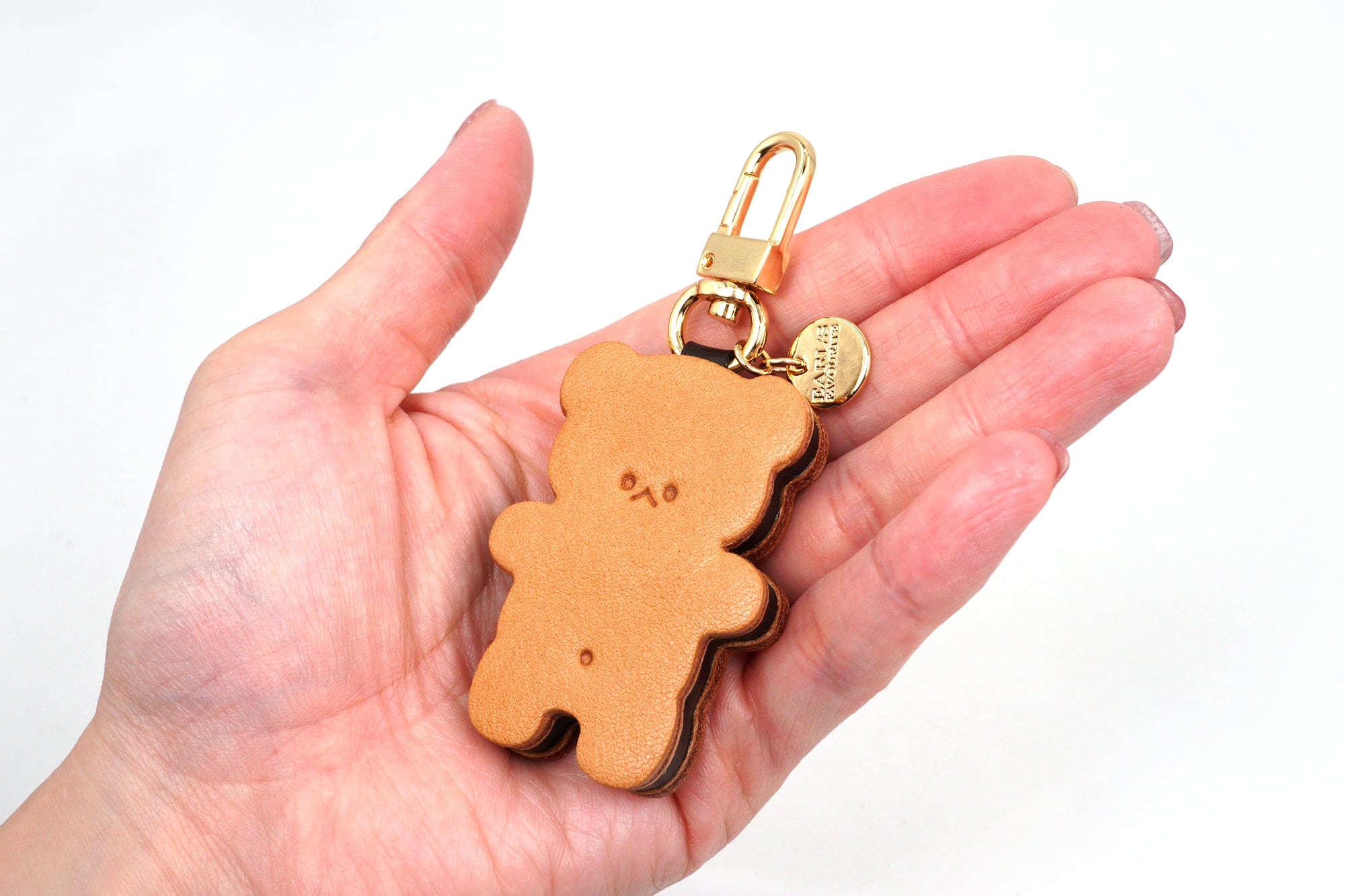 くまちゃんクッキーサンドのキーホルダー（本革製）／お菓子な革小物