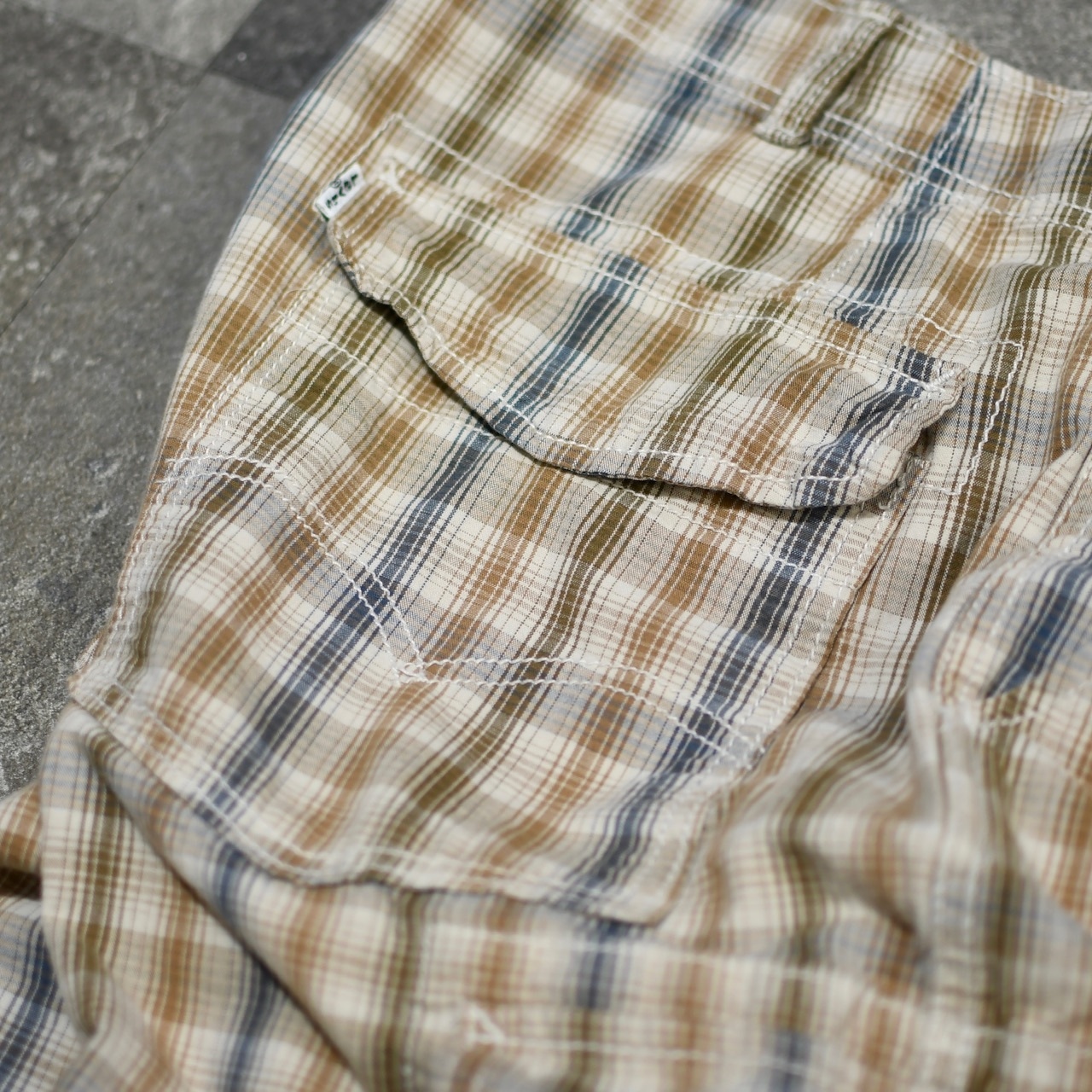LEVI’S check cargo half pants