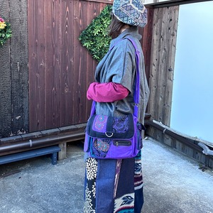 ネパール刺繍収納たっぷりショルダー