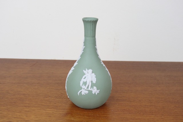 ウェッジウッド　ジャスパー　花瓶　セージグリーン　フラワーベース　一輪挿し　天使　WEDGWOOD　イギリス　ヴィンテージ　く182-2