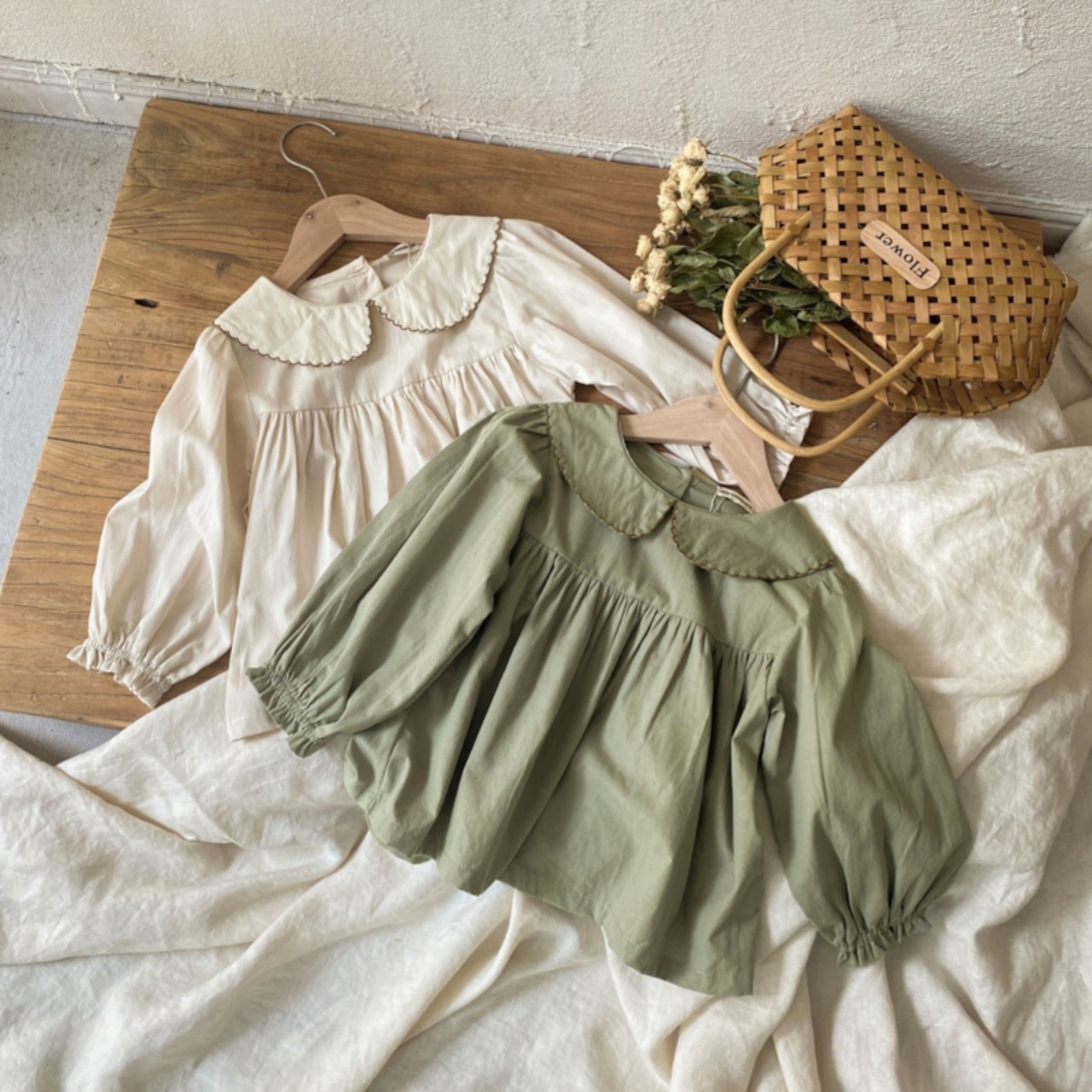 春レトロ刺しゅう裾ブラウス