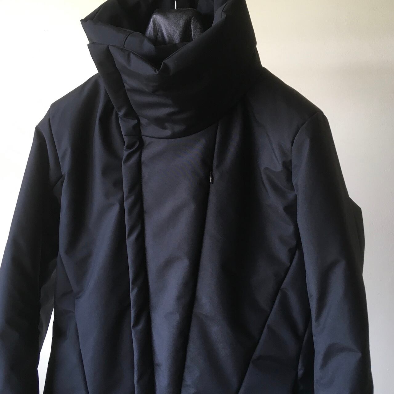 CIVILIZED URBANE MOUNTAIN STAND JACKET BLACK