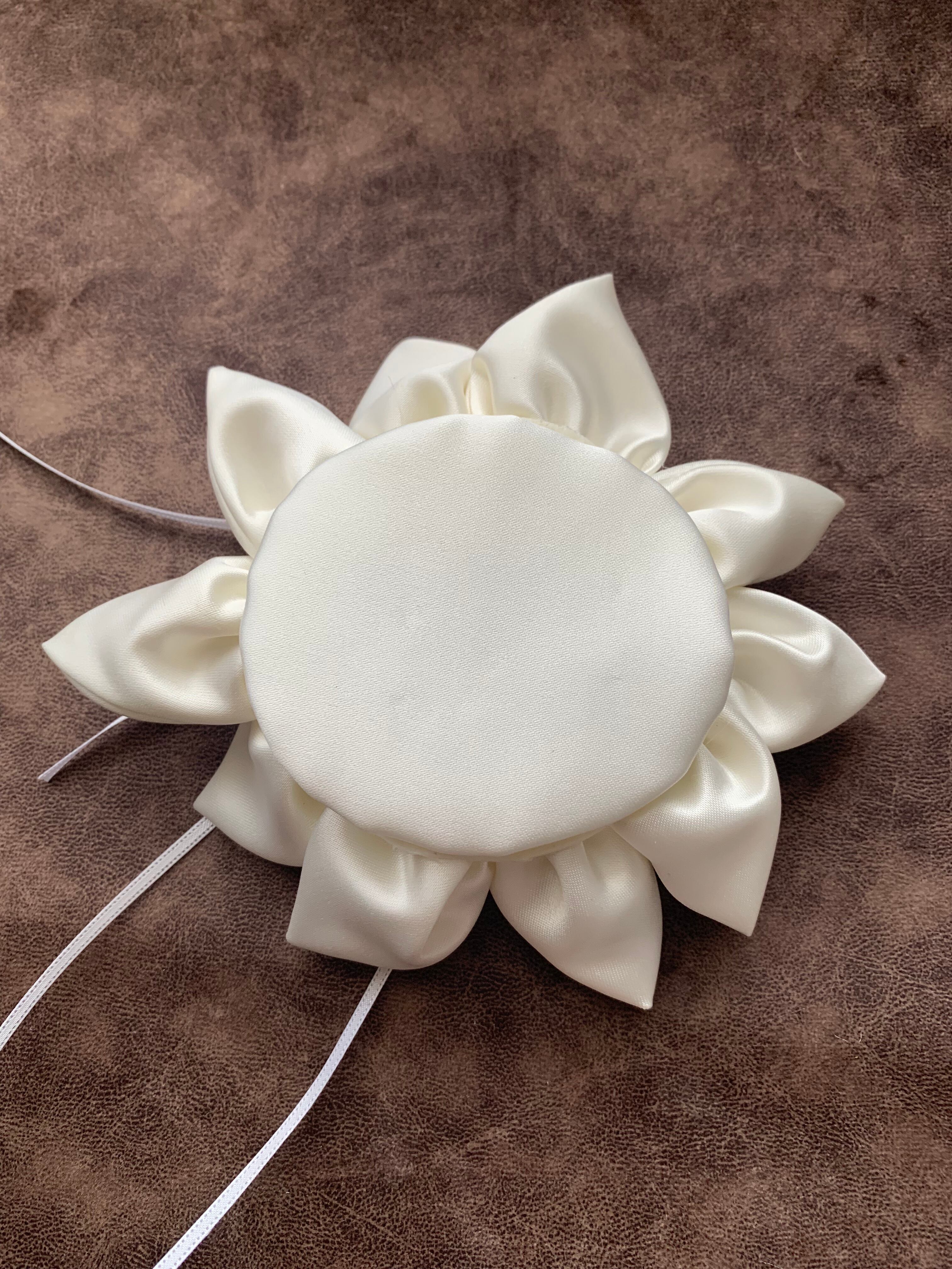 リングピロー 完成品 クリスタルフラワー 布花 ドレスサテン