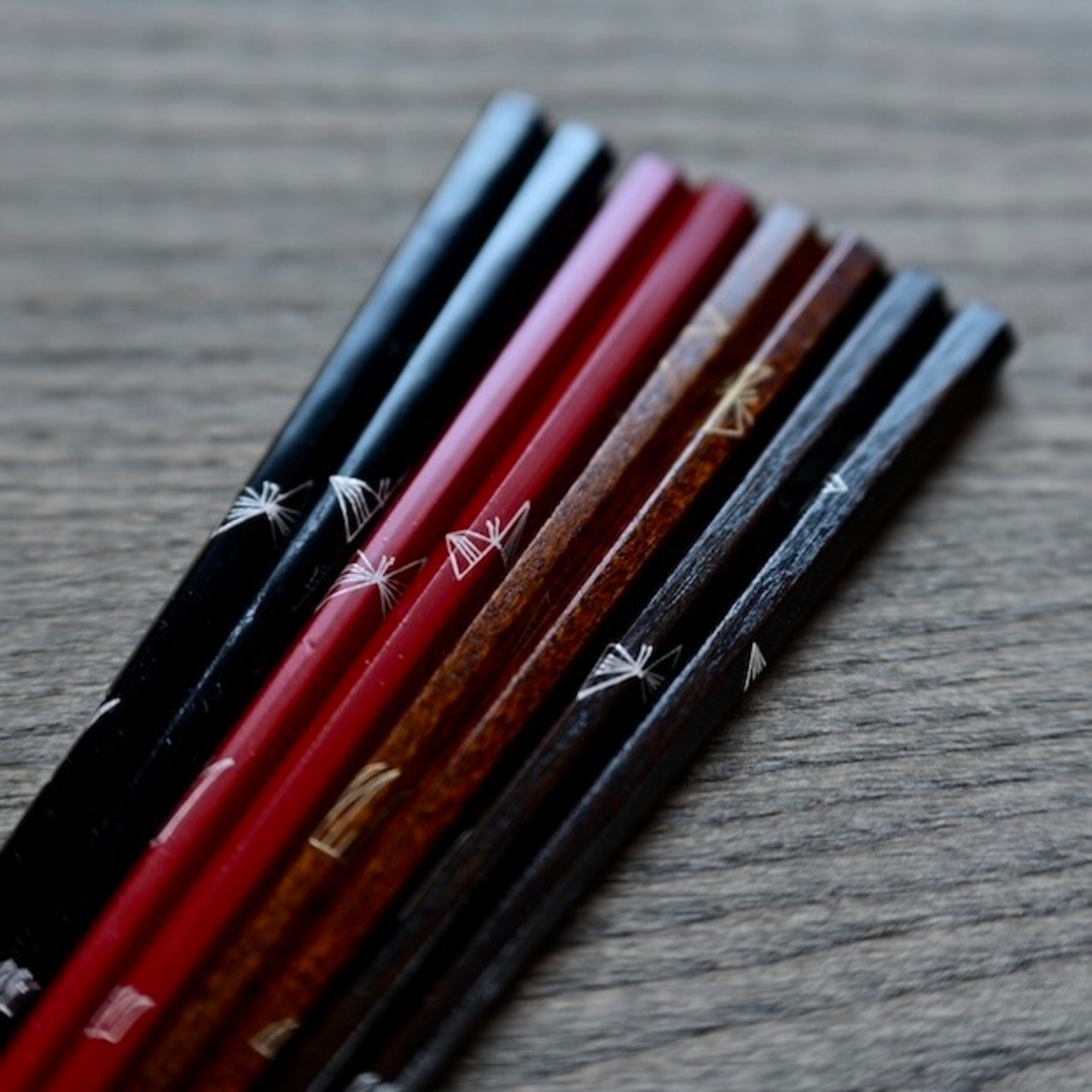 山岸紗綾　さやこ　蝶々のおはし　拭き漆　Saya Yamagishi – Butterfly Chopsticks　-fukiurushi