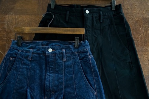 SHINYA KOZUKA デニムタックバギーパンツ