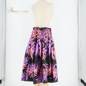 フラダンス 衣装 パウスカート メネフネプランテーション ブラック系 MENEHUNE PLANTETION かわいい 華やか 鮮やか 黒 紫 ダンス衣装 ハワイアンダンス レディース ハワイアン アロハ ハワイアンプリント フラ ダンス レッスン 練習