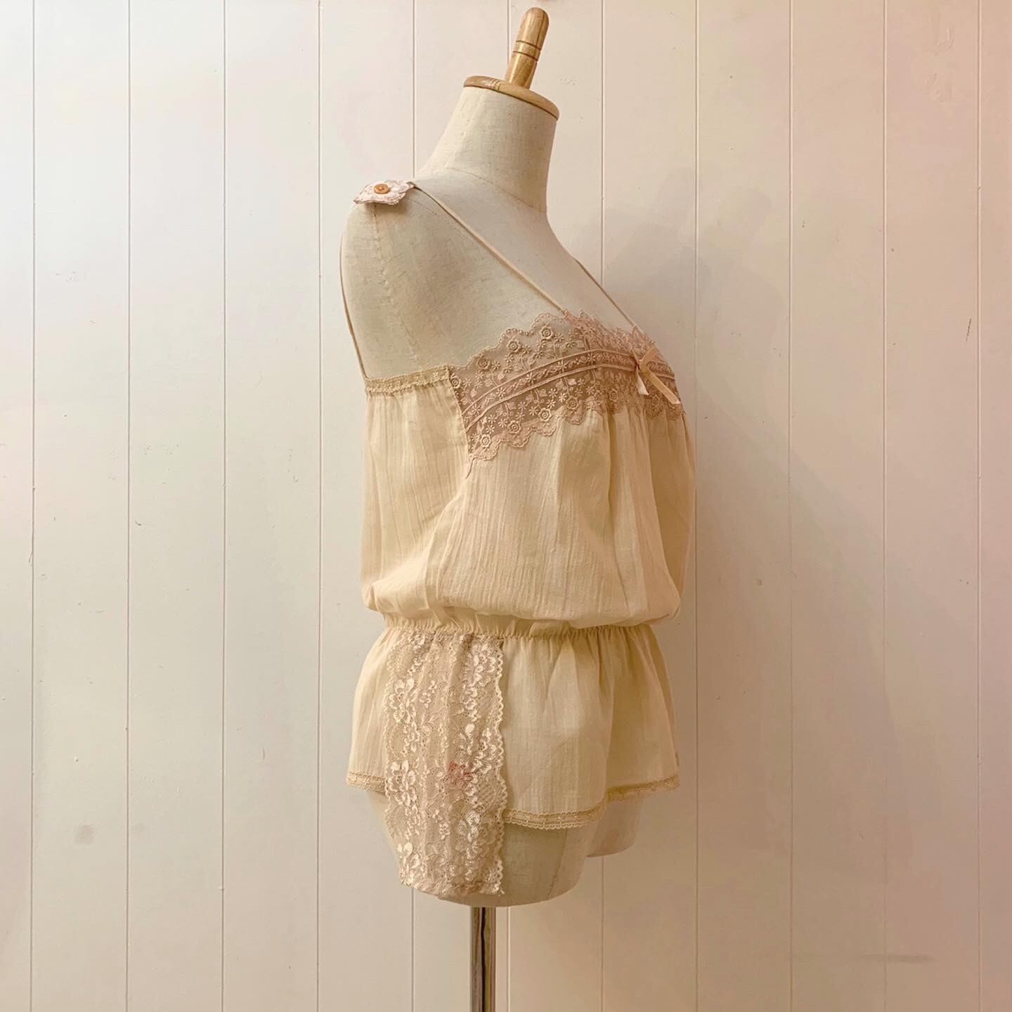 remake : sensitive skin epaulette camisole