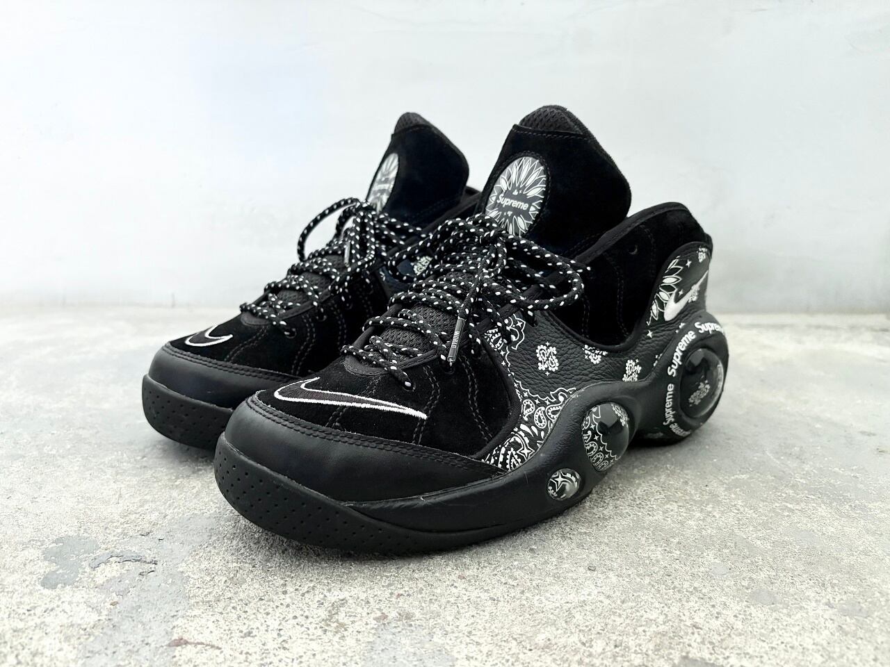 2022 Supreme × NIKE ZOOM FLIGHT95 BLACK/WHITE