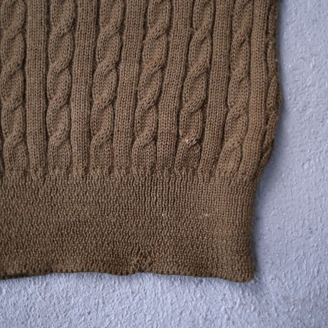 "刺繍" bi-color 3D line and cable knit pattern loose sweater