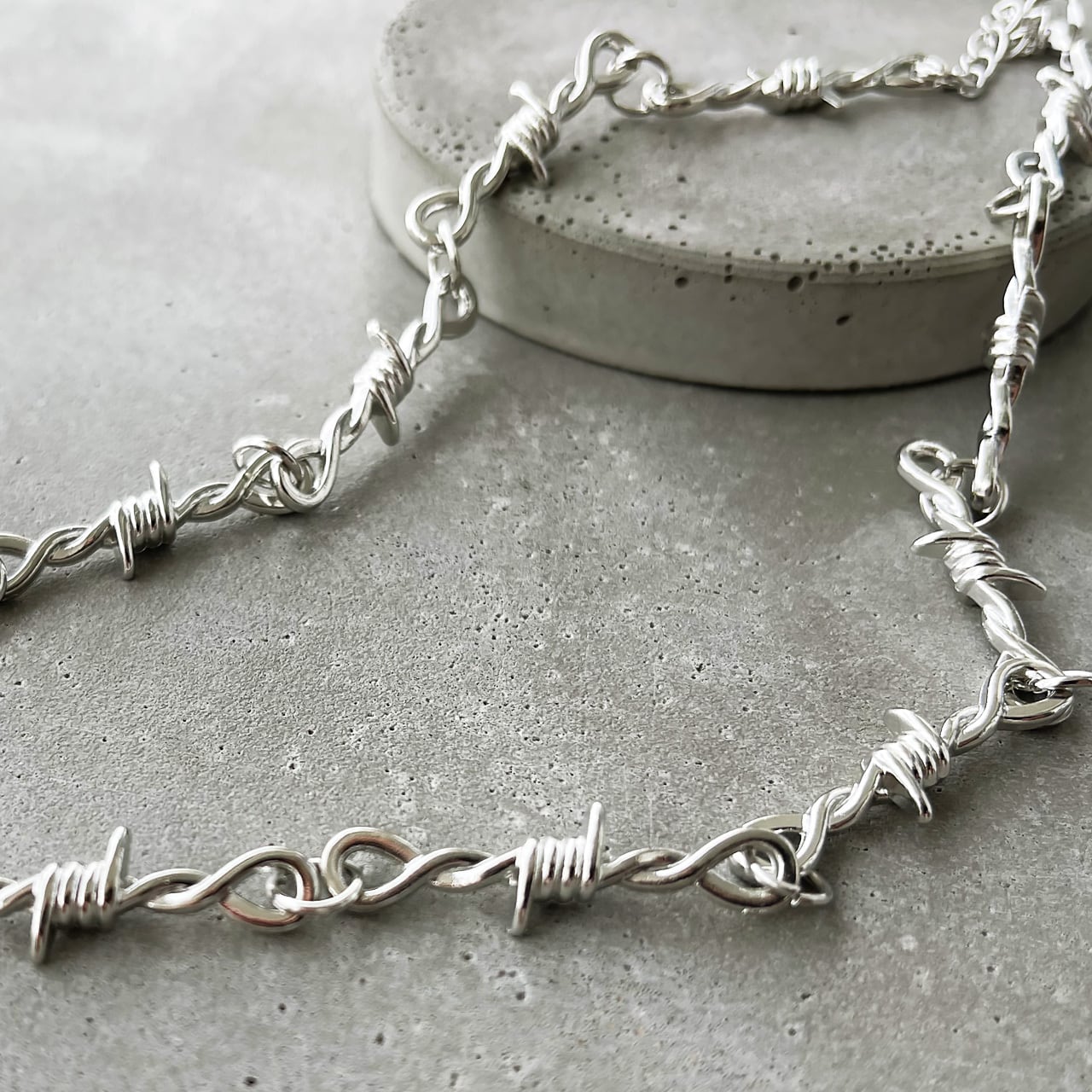 Barbed wire necklace（有刺鉄線モチーフネックレス） | 裏山urayama