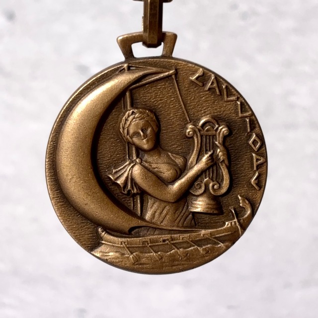 フランス雑貨 フレンチキーホルダー ヴィンテージ  FIA メタル 合金 2504005-38