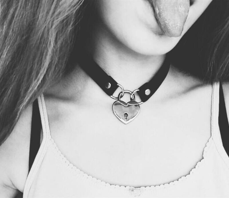 病みかわいい ゴシック系 チョーカー ネックバンド ハート型 ハード系 パンク系 V系 原宿系 10代 代 オルチャン 天使と悪魔 サブカル系ファッション Seasonz