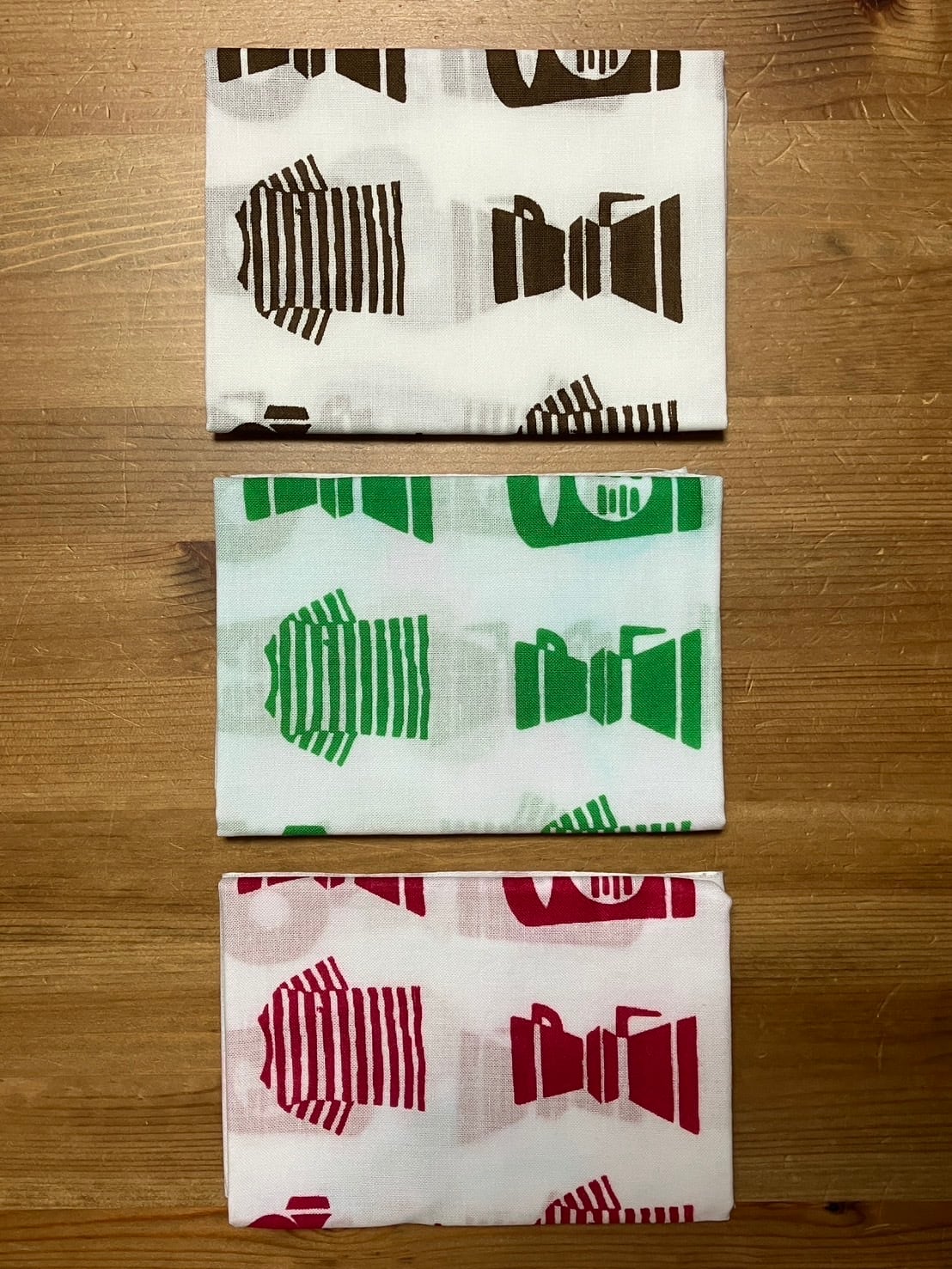 ヨコシマてぬぐい 染め:田中直染料店 デザイン:平林香乃