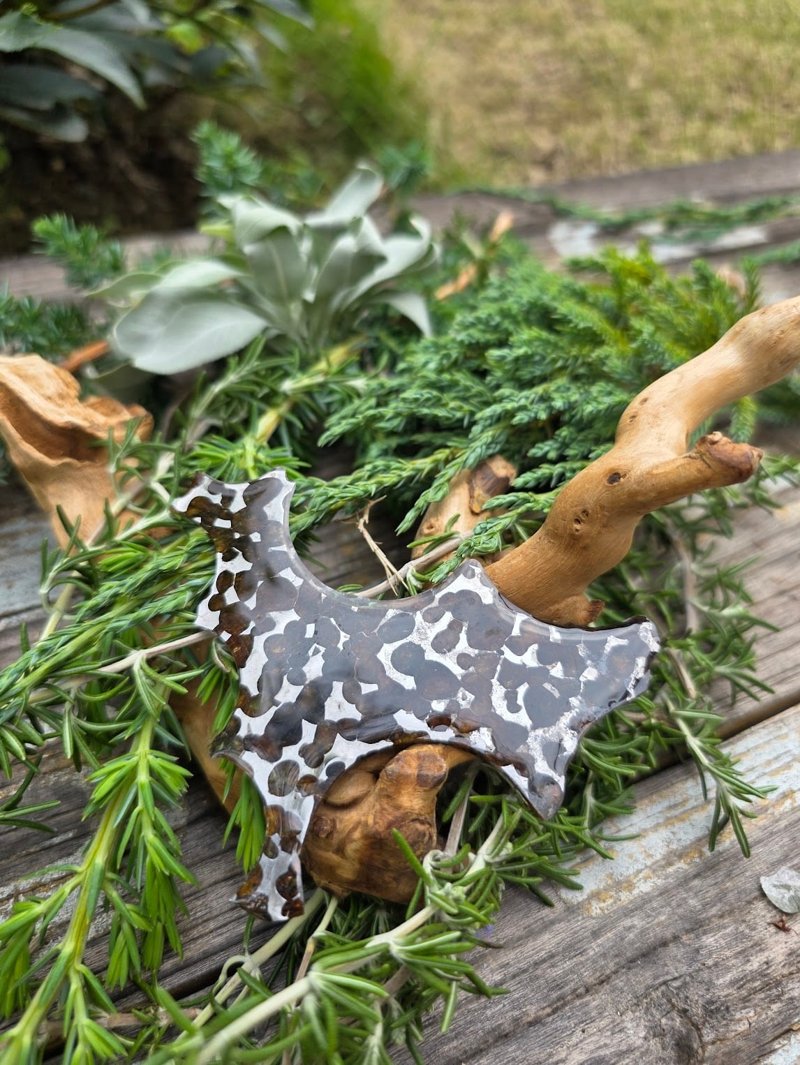 レインボースモーキークォーツ｜煙色に、虹のひらめき | 日賀 Nichika