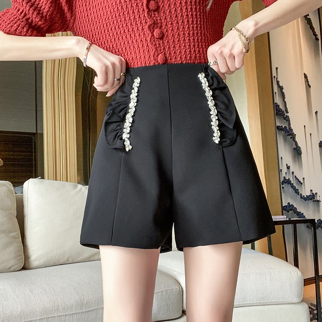 パンツ レディース ショートパンツ キュロット S M L XL フリル ビジュー ボトムス Aライン ベルト ハイウエスト かわいい 大人可愛い きれいめ シンプル  カジュアル 大人 上品 おしゃれ 大人女子 ラブリー キュート ガーリー セクシー 送料無料 存在感 ホワイト ブラック 春 夏 秋 冬 休日 旅行 10代 20代 30代 通勤 学生 通学 デート 女子会 パーティー イベント 着回し 普段使い 韓国系 ファッション スタイル モテ コーデ 脚長 トレンド 流行 インスタ映え