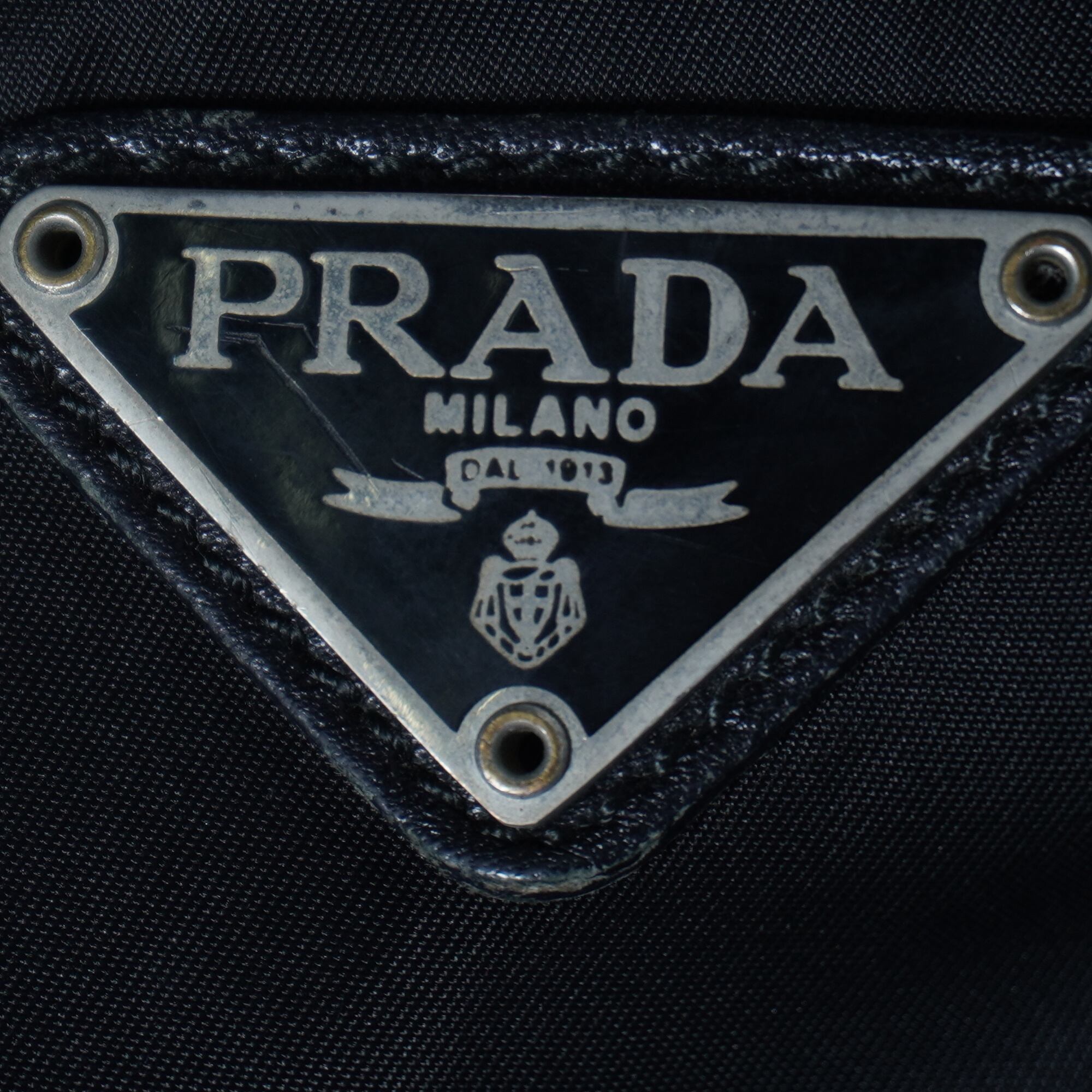 PRADA】プラダ ”三角プレートロゴ”ヴェラ高密度ナイロン・レザー切替