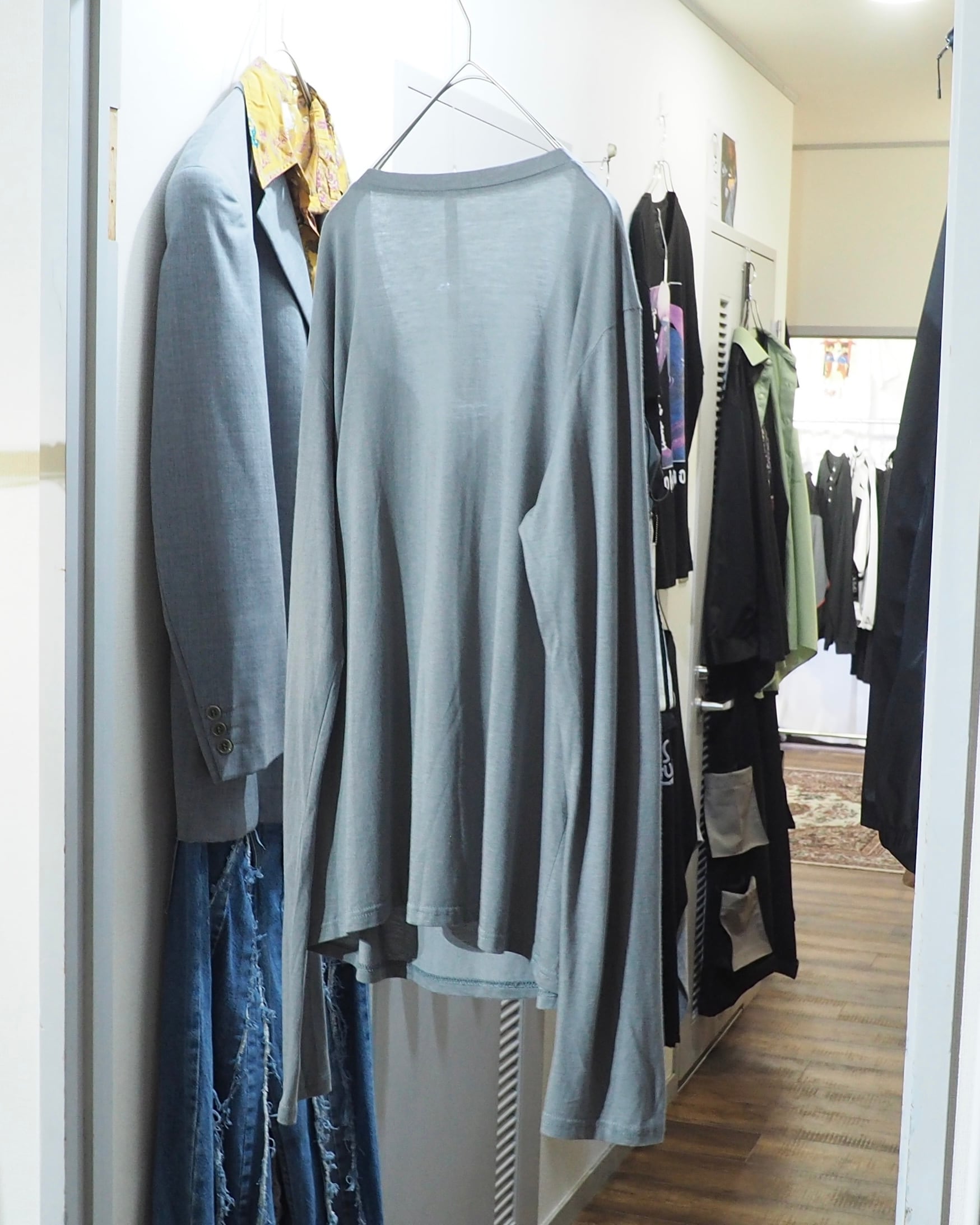 ” glamb - EVEN EASY PIECES ” Dot Font printed Long sleeve Tee