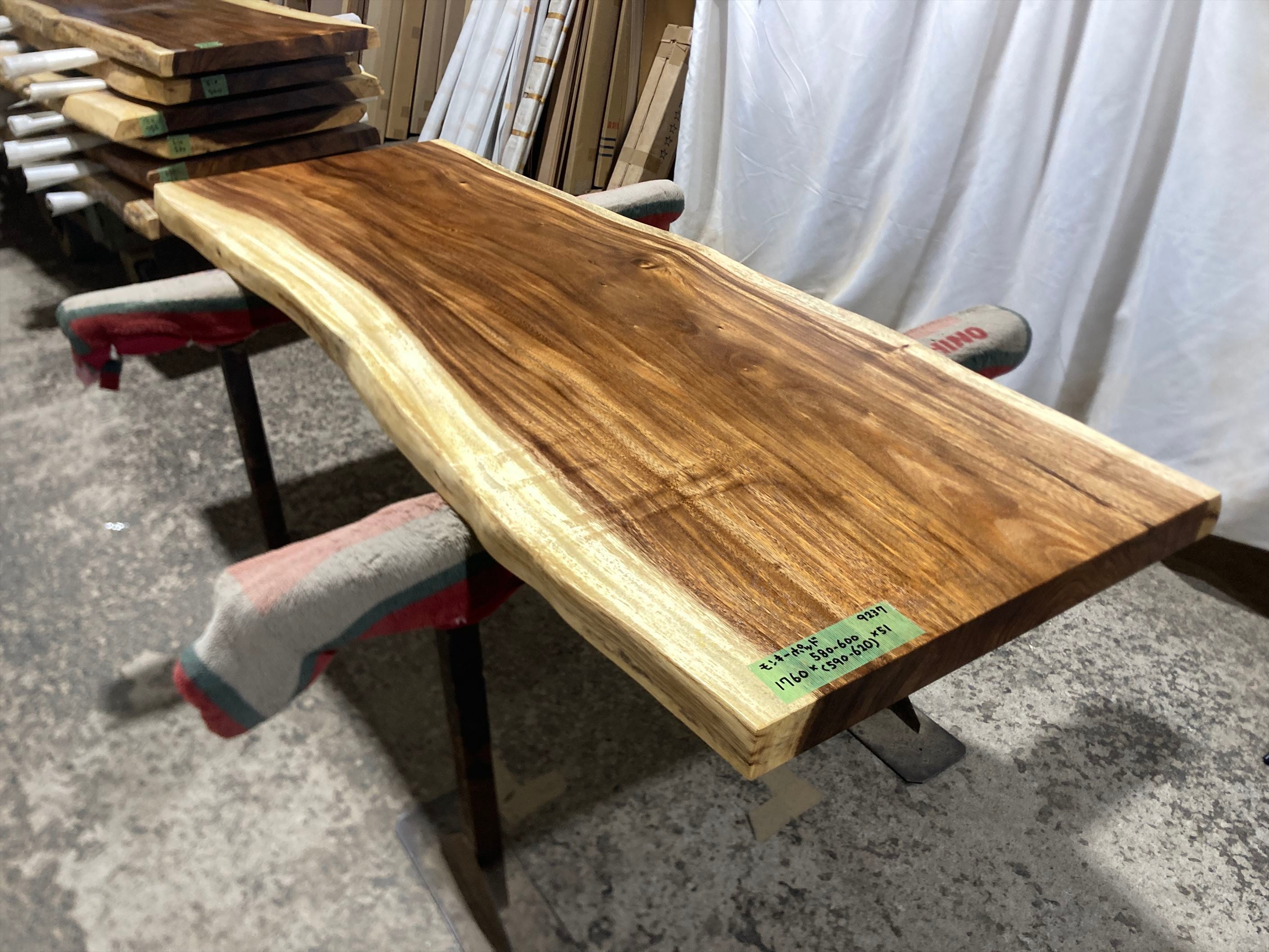 ローテーブル | 銘木無垢材一枚板の来宝綜合銘木工業株式会社