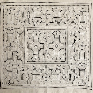 中型白80-le6白枠 78x80cm シピボ族の泥染め 天然染めテーブルクロス 先住民族の伝統工芸 フリーハンドの幾何学模様 インテリア雑貨 タペストリー 中型白80-le6白枠 78x80cm シピボ族の泥染め 天然染めテーブルクロス 先住民族の伝統工芸 フリーハンドの幾何学模様 インテリア雑貨 タペストリー