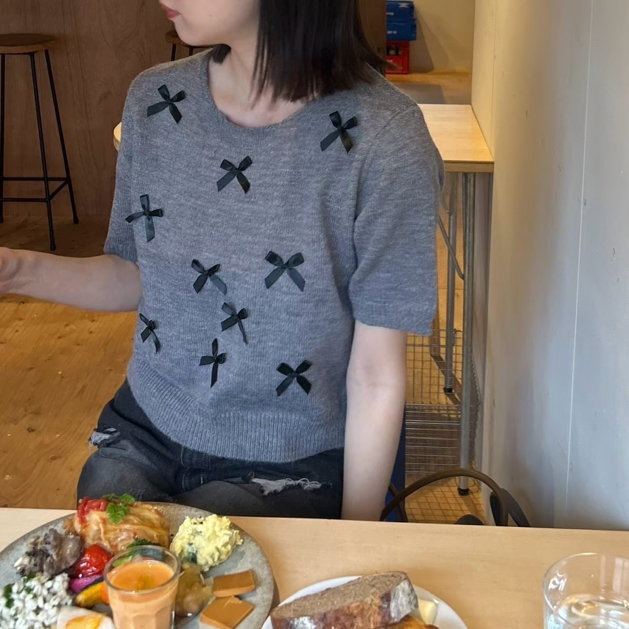 リボンモチーフ半袖ニット