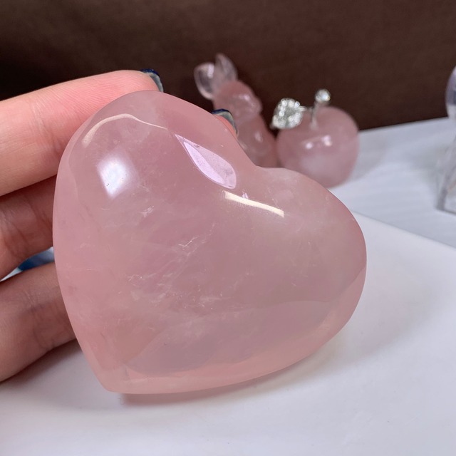 6.可愛いピンク色☆ハートローズクォーツ