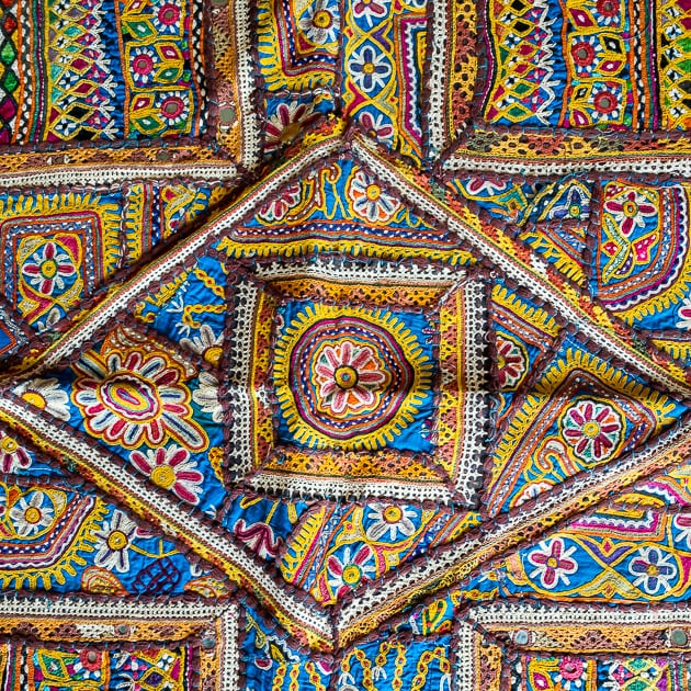 インド グジャラート州カッチ地方 刺繍パッチワークタペストリー-