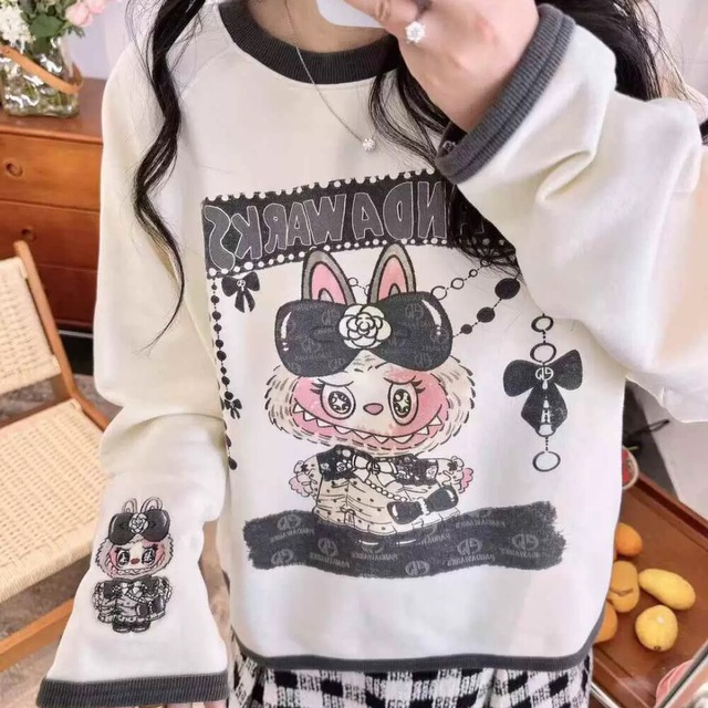 本店自信作＆イチ推し！✨Pandawarks×Labubu コラボスウェット♡ 優しいアーモンドホワイト 綿100% パイル生地 刺繍ポイント オシャレ かわいい コーディネートしやすい デザインスウェット レディース