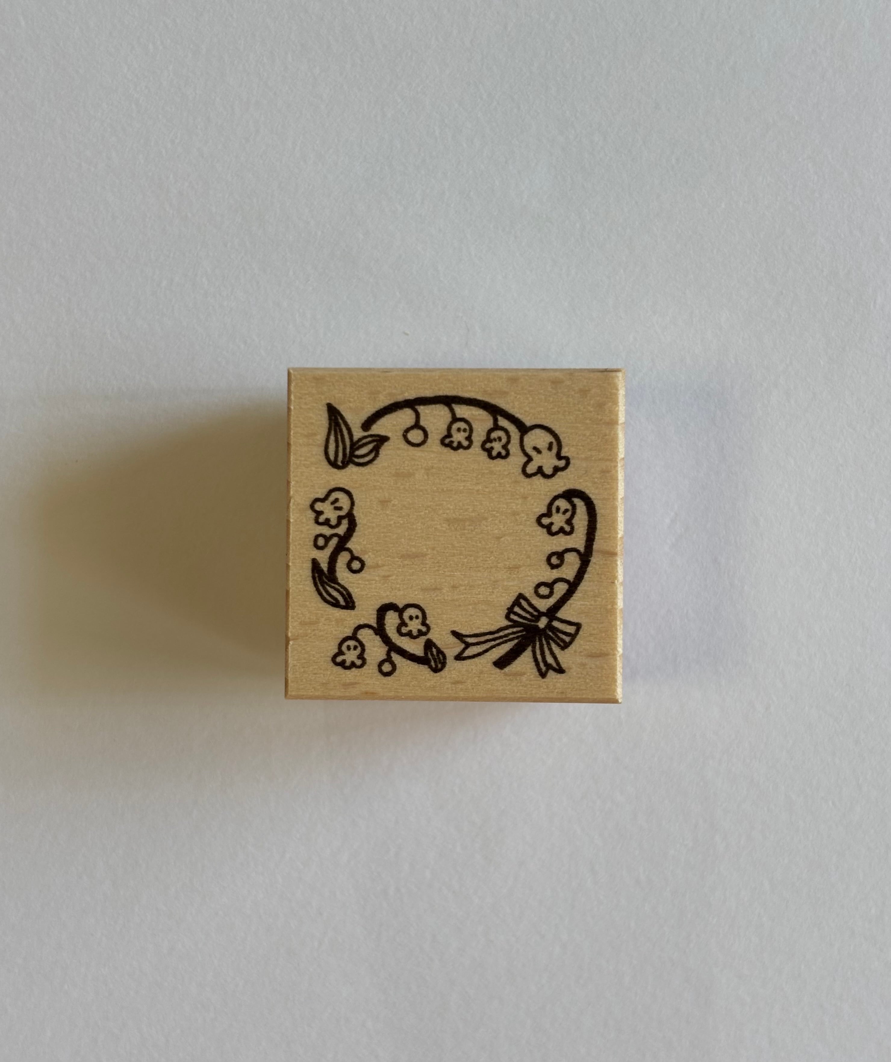 すずらんのリース スタンプ | Papier,crayon par Kayo Sugesawa